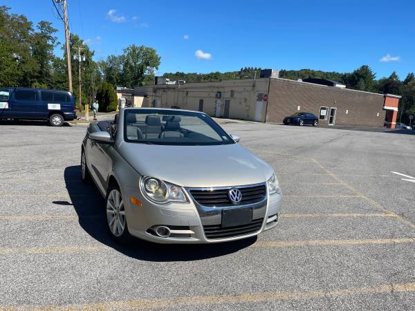 2010 Volkswagen Eos Hard Top Convertible Low Miles for sale in Wappingers Falls, NY – photo 4