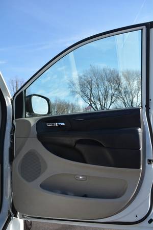 2014 Dodge Grand Caravan Braun Mobility Van - cars & trucks - by... for sale in Crystal Lake, IA – photo 22