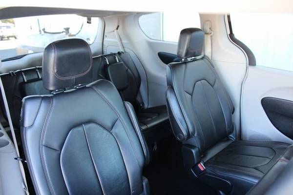 2017 Chrysler Pacifica Touring L Mini Van Passenger Van - cars & for sale in Klamath Falls, OR – photo 13