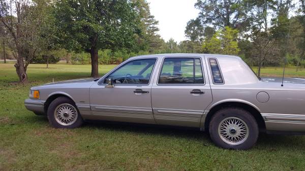 1994 Lincoln towncar for sale in Petal, MS – photo 2