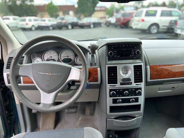 2009 CHRYSLER TOWN & COUNTRY TOURING ED - - by for sale in Salem, OR – photo 13