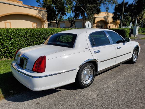 1998 Lincoln Town car Executive Model with very low miles @ (84,000)... for sale in Fort Myers, FL – photo 5