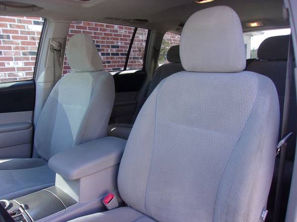 2010 Toyota Highlander Seats-8 AWD, 151k Miles, P Roof, Grey, Clean for sale in Franklin, MA – photo 9