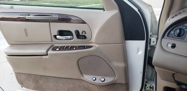 2001 Lincoln Town Car Signature Series - cars & trucks - by owner -... for sale in CROSBY, TX – photo 4