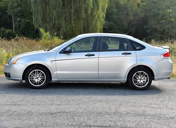 2010 FORD FOCUS SE SEDAN! 4 Cyl Gas Saver! #595 for sale in Glenmont, NY – photo 3