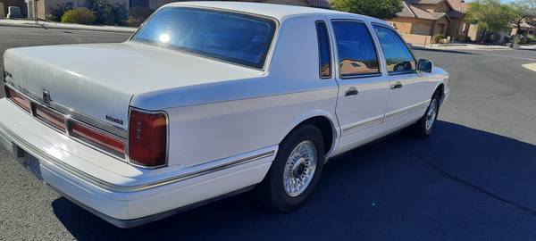 97 Lincoln town car nice - cars & trucks - by owner - vehicle... for sale in Tucson, AZ – photo 2