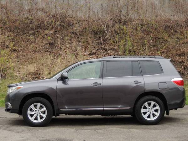2013 Toyota Highlander Plus Only 94K Miles Back Up PowerGater for sale in binghamton, NY – photo 4