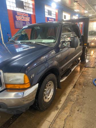Ford 2002 F2 50 XLT four-door flatbed for sale in Chicago, IL