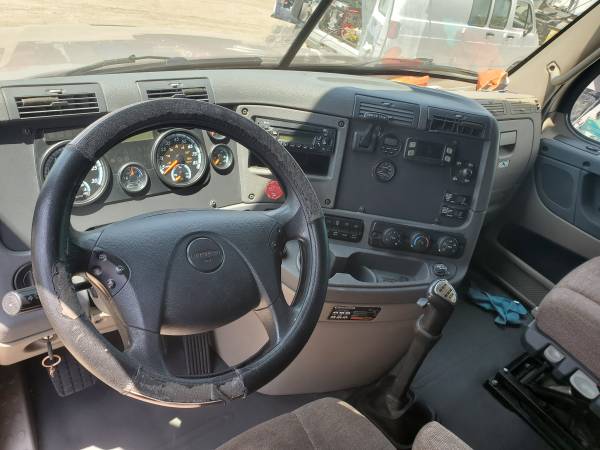 Selling 2014 Freightliner Cascadia for sale in Fontana, CA – photo 7
