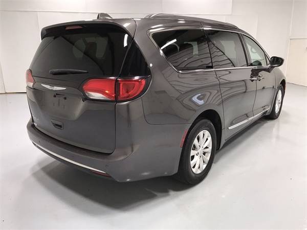 2017 Chrysler Pacifica Touring L with - cars & trucks - by dealer -... for sale in Wapakoneta, OH – photo 5