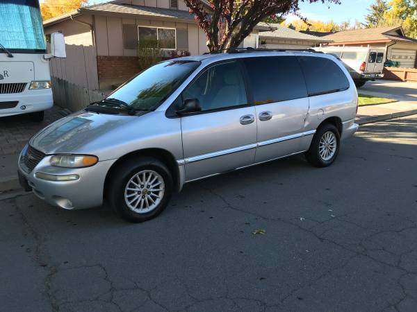2000 Chrysler town and country for sale in Reno, NV