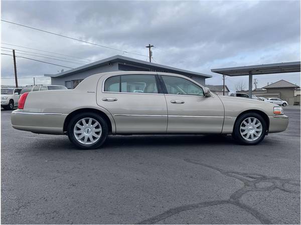 2006 Lincoln Town Car - - by dealer - vehicle for sale in Medford, OR – photo 6