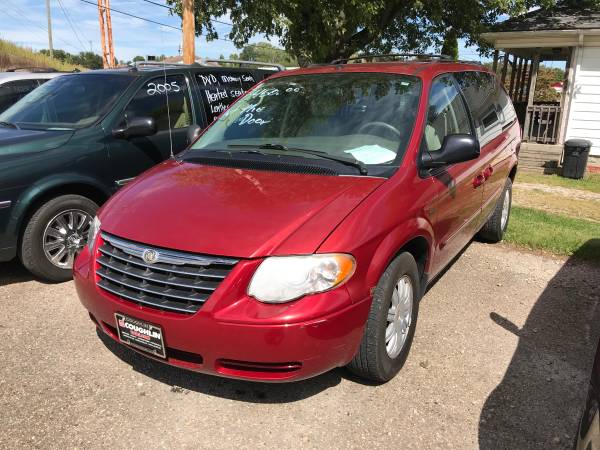 2007 Chrysler Town & Country Special Edition for sale in Zanesville, OH