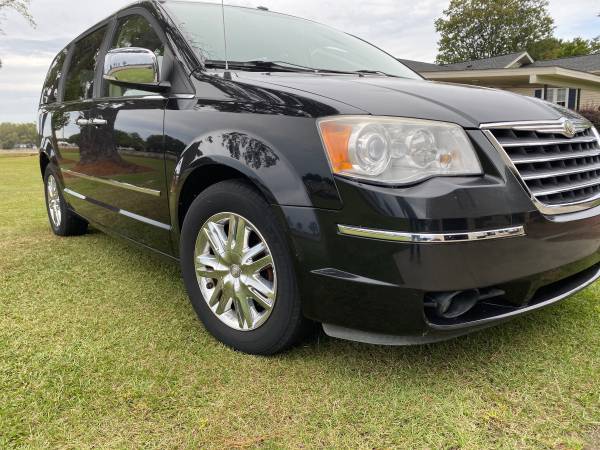 2008 Chrysler Town & Country for sale in Benson, NC