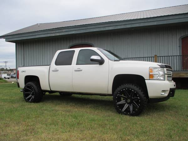 4.5" LIFTED 2012 CHEVY LTZ CREW 20X12 33X12.50 *STANCED *LEATHER CHEAP for sale in KERNERSVILLE, SC – photo 2