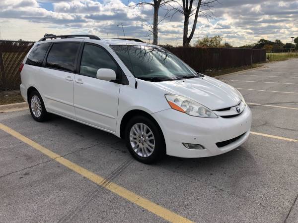2010 Toyota Sienna XLE for sale in Chicago, IL – photo 2