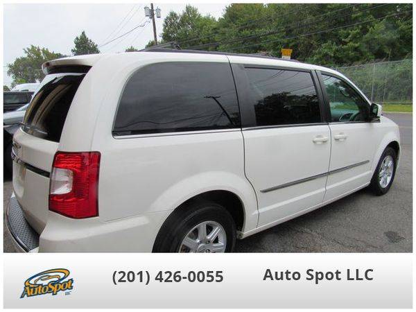 2012 Chrysler Town Country Touring Minivan 4D EZ-FINANCING! for sale in Garfield, NJ – photo 4