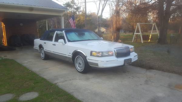 1995 lincoln town car signature series - cars & trucks - by owner -... for sale in Hillsborough, NC
