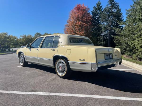 1989 Cadillac Deville 55k mint condition for sale in Glendale Heights, IL – photo 3