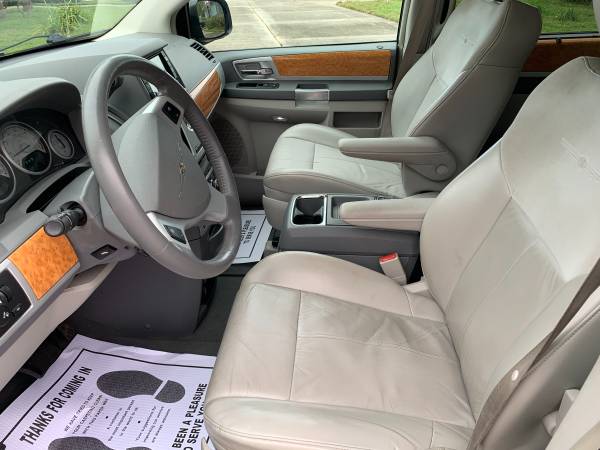 *** 2008 Chrysler Town & Country- EVERYONE IS APPROVED!! *** - cars... for sale in Daytona Beach, FL – photo 2