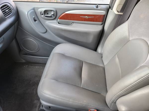 2005 Chrysler Town & Country Limited 131K Pennsylvania One Owner -... for sale in Oswego, NY – photo 12