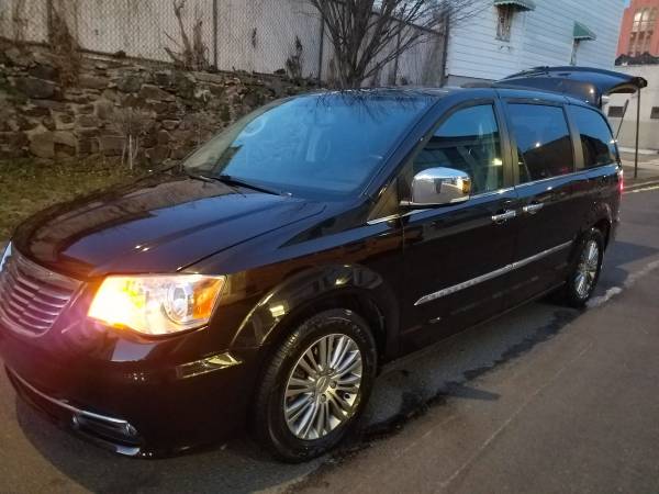 2014 Chrysler town country limited for sale in Bronx, NY
