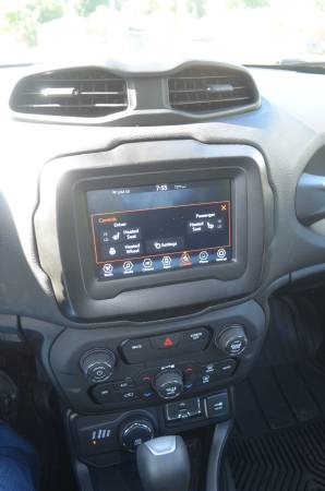 2018 JEEP RENEGADE LATITUDE 4X4 AUTO ONLY 14000 MILES HEATED SEATS for sale in Mc Kee, KY – photo 18