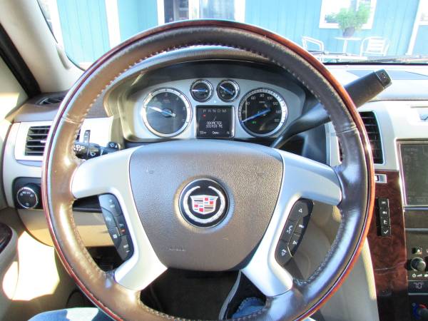2012 CADILLAC ESCALADE LUXURY ALL WHEEL DRIVE - - by for sale in Vancouver, OR – photo 9