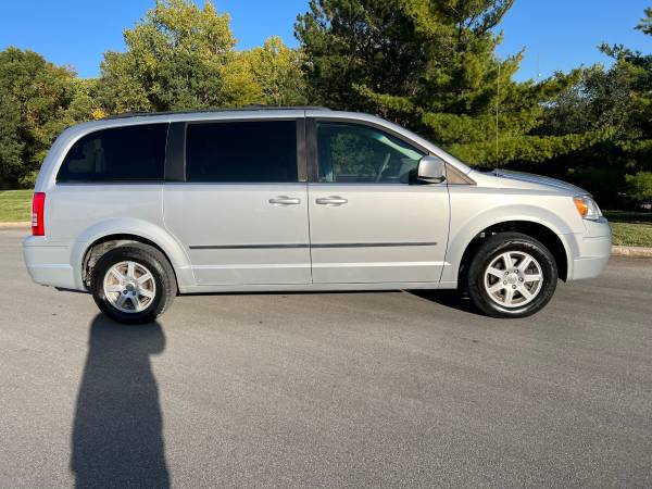 2010 CHRYSLER TOWN AND COUNTRY Touring DVD REMOTE START BACKUP for sale in Des Moines, IA – photo 2