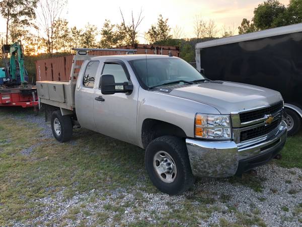 2008 Chevy 2500HD flat bed plow truck for sale in Hollidaysburg, PA – photo 2