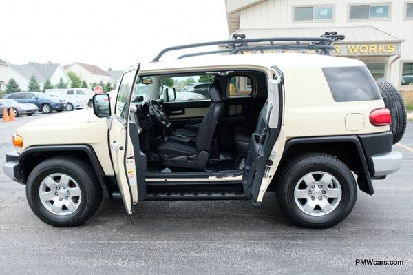2009 Toyota FJ Cruiser 93K Miles! CERTIFIED! CLEAN CARFAX! WE FINANCE! for sale in Naperville, IL – photo 21