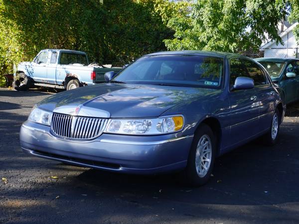 1999 Lincoln Town Car Signature - - by dealer for sale in Plymouth, MI – photo 3
