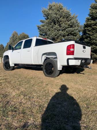 2011 chevy duramax - cars & trucks - by owner - vehicle automotive... for sale in Rock Rapids, SD – photo 4
