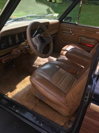 1986 Grand Wagoneer price reduced for sale in Hudson, MA – photo 6