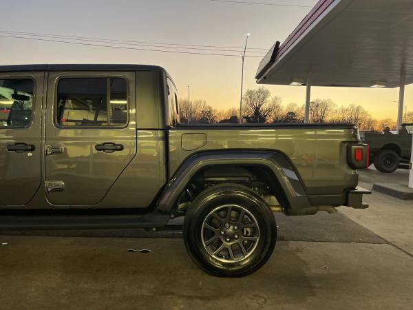 2021 Jeep Gladiator Overland 4x4 4dr Crew Cab 5 0 ft SB - CALL/TEXT for sale in Charlotte, NC – photo 12