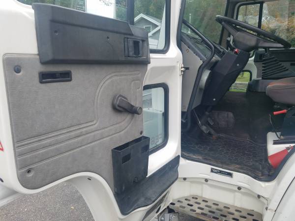 1987 Volvo fe6 only 115,000 miles power liftgate for sale in Monroe Township, NJ – photo 18
