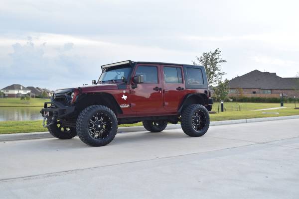 Lifted 2009 Jeep Wrangler Unlimited for sale in Rosharon, TX – photo 2