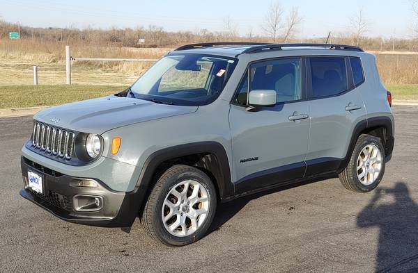 ~ ~ ~ 2017 Jeep Renegade Latitude 4x4 ( ONLY 79K MILES!!! ) ~ ~ ~ -... for sale in Mukwonago, WI – photo 2