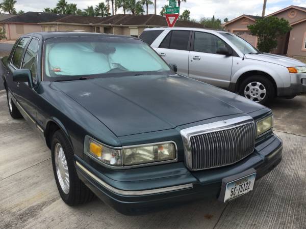 1997 Lincoln Town car - cars & trucks - by owner - vehicle... for sale in Brownsville, TX – photo 3