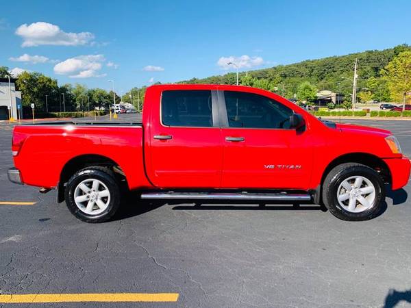 2012 Nissan Titan SV 4x4 4dr Crew Cab SWB Pickup pickup Red for sale in Fayetteville, AR – photo 8