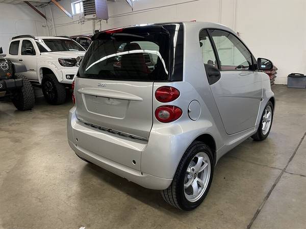 2012 Smart Fortwo Passion Red Interior 2-Owners 40 MPG - cars & for sale in Portland, OR – photo 3