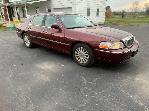 2004 Lincoln Town Car - cars & trucks - by owner - vehicle... for sale in Montgomery, IN