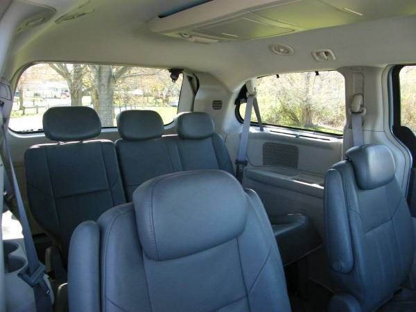 2008 Chrysler Town & Country Touring All Options Must Be Seen for sale in East Providence, RI – photo 15