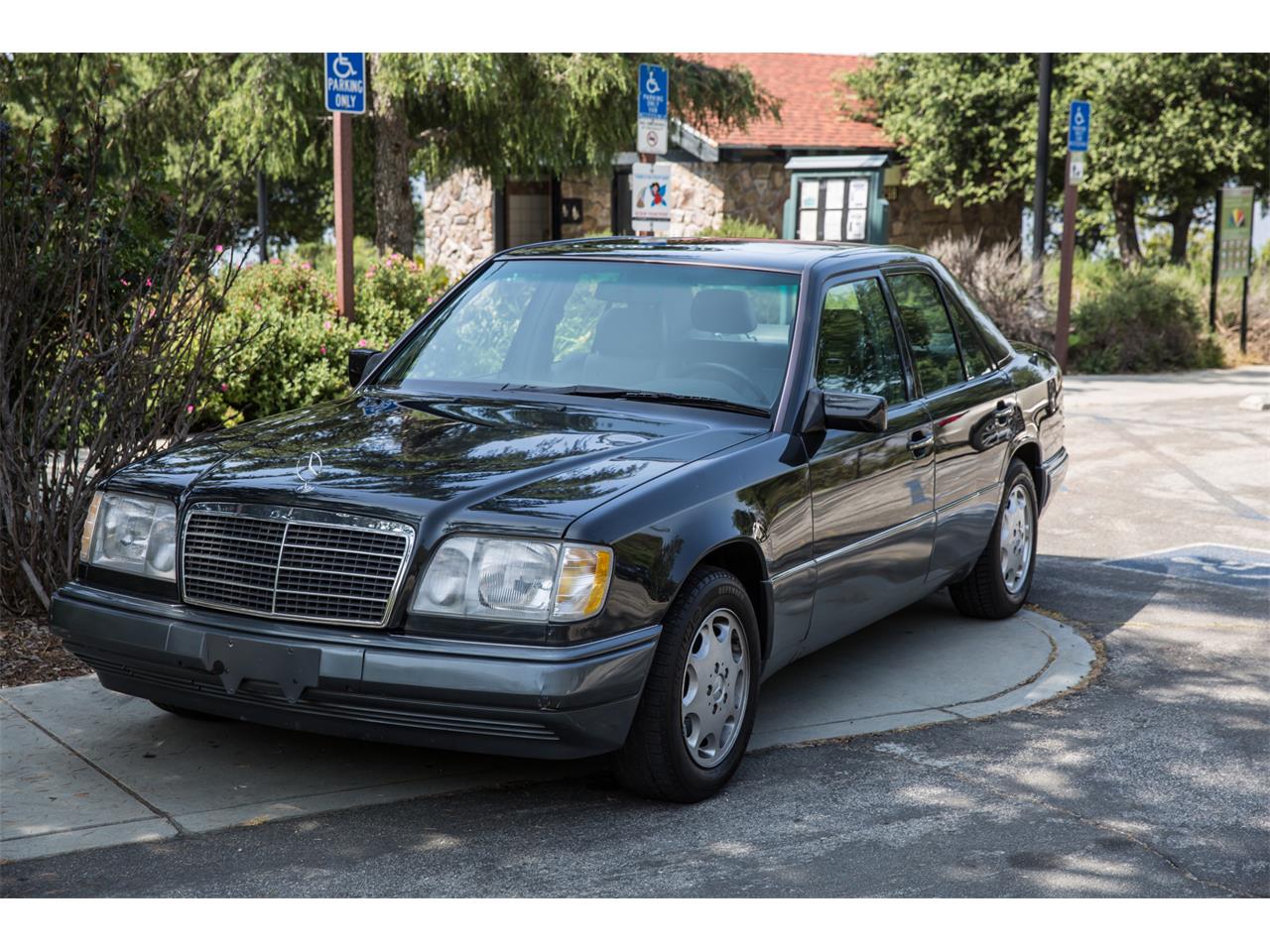 For Sale at Auction: 1994 Mercedes-Benz E320 for sale in Glendale, CA – photo 7