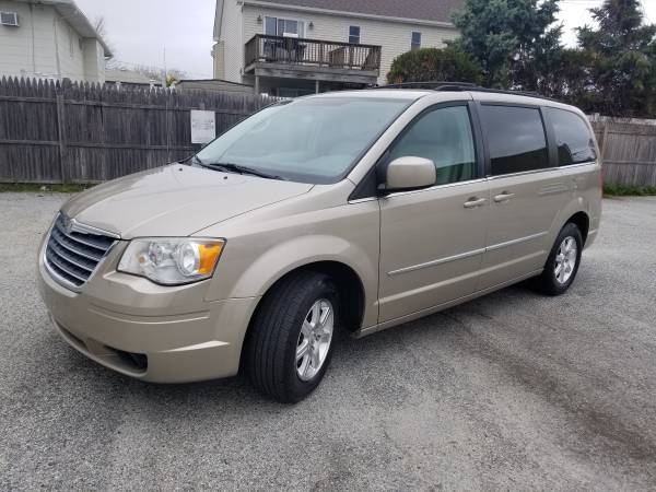 2009 Chrysler Town & Country Touring for sale in Island Park, NY
