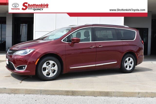 2017 Chrysler Pacifica Touring L Plus FWD for sale in Quincy, IL