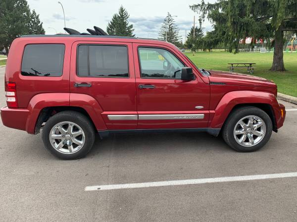 2012 JEEP LIBERTY SPORT LATITUDE 4X4 68k miles fully loaded leather... for sale in Detroit, MI – photo 4