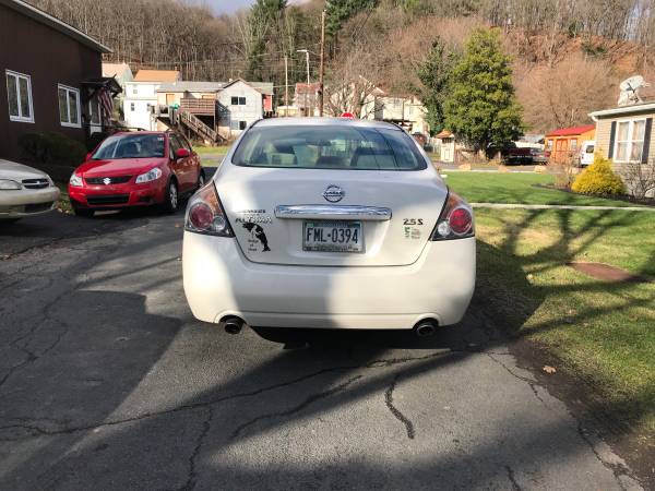 Nissan Altima 2.5 S 2007 - 6 Speed Manual - cars & trucks - by owner... for sale in Cressona, PA – photo 4