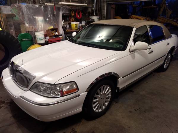 2004 Lincoln Town Car for sale in Pittsburgh, PA
