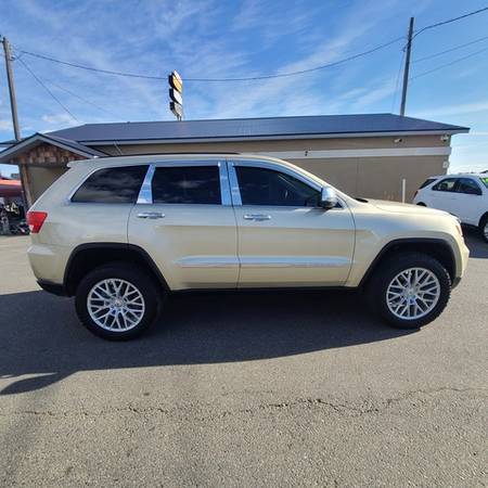 2012 Jeep Grand Cherokee Laredo 4WD - Let Us Get You Driving! - cars for sale in Billings, MT – photo 6